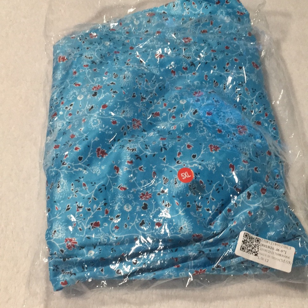 Short sleeved blue with red flowers sleep night shirt size 5XL NWT
